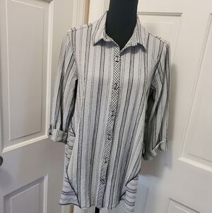 Habitat Striped Button-Front Tunic Blouse in White and Black